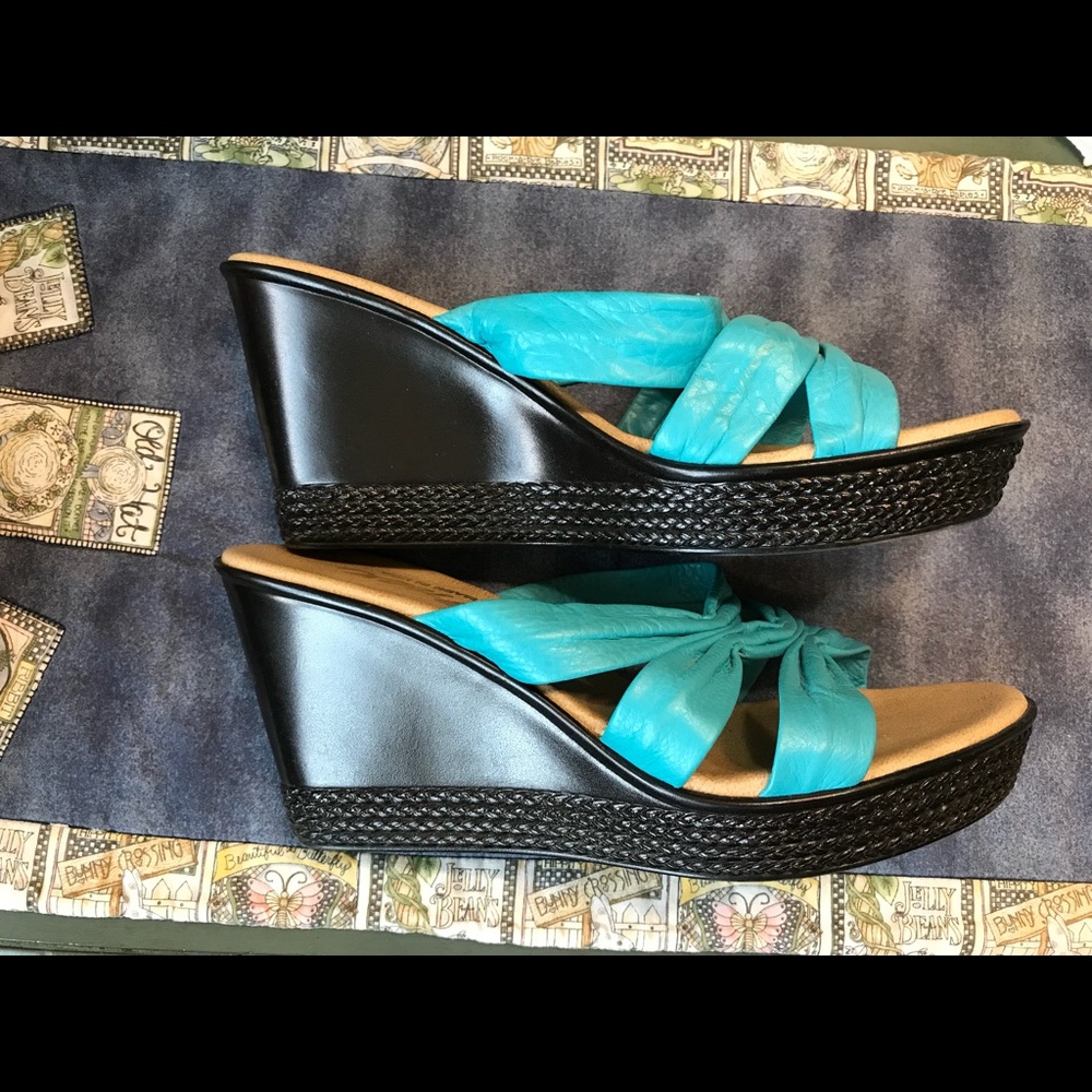 ONEX leather platform wedges. So Comfortable.